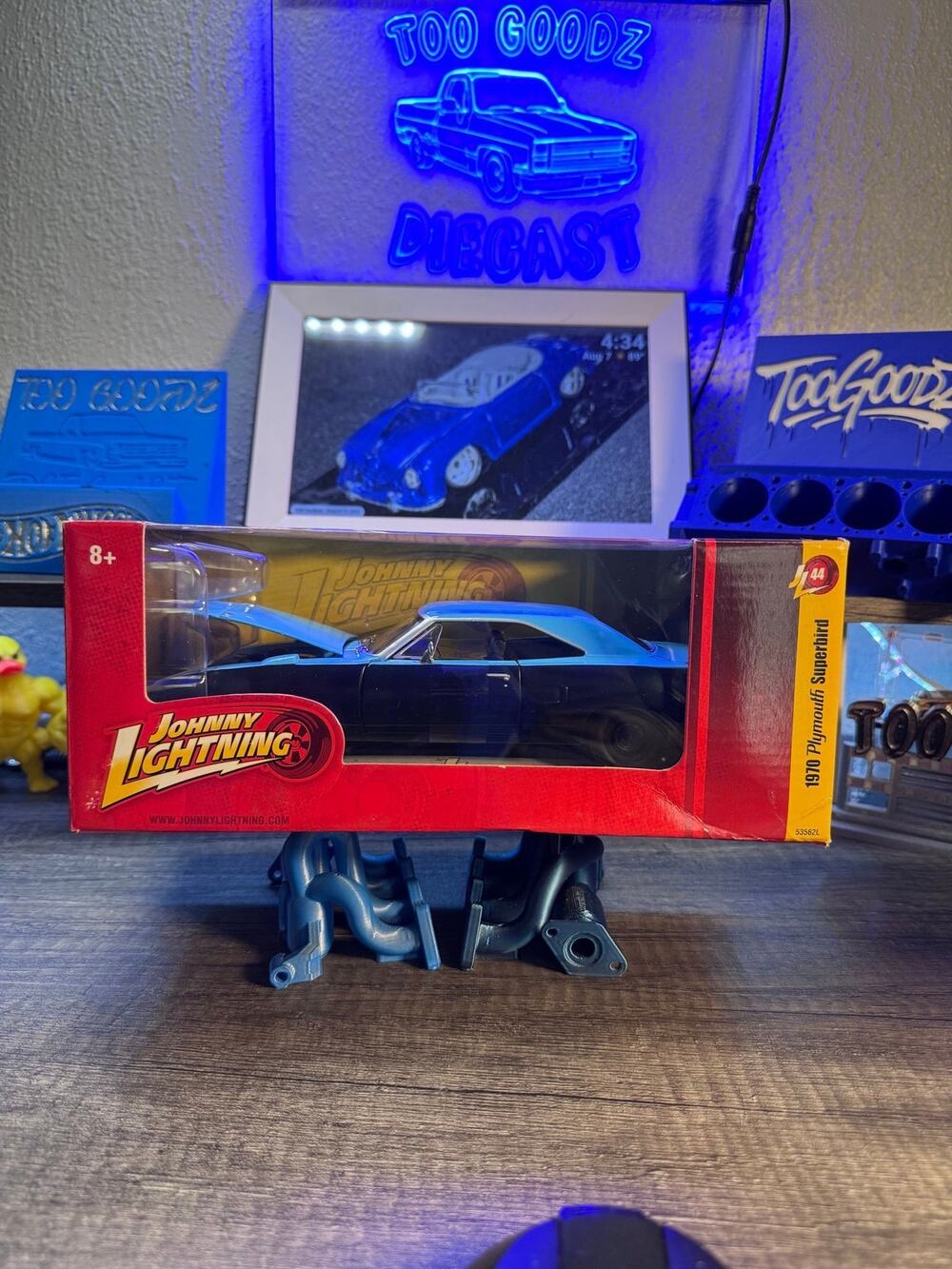 Johnny Lightning 1/24 1970 Plymouth Superbird